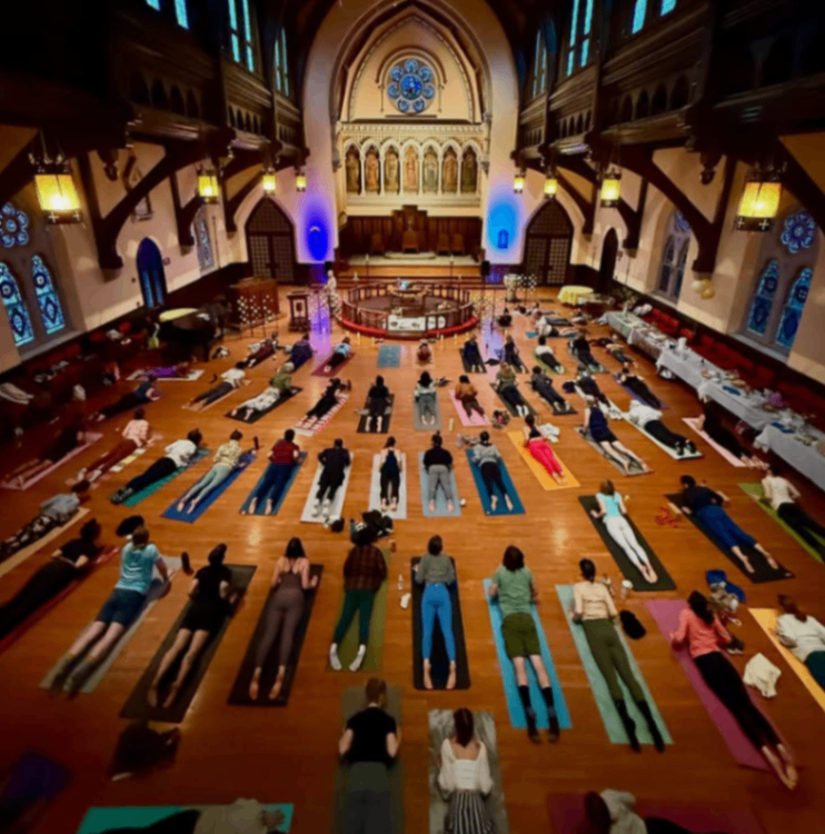 Philly River Flow Yoga with Lora – LIVE PIANO